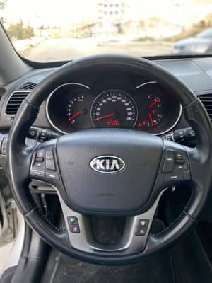 KIA SORENTO كيا سيرنتو 2015 خالية من الداخل والخارج - محافظة دمشق