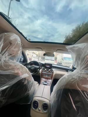 للبيع مرسيدس c300  موديل 2016 بنزين مجمركه وارد أمريكا ماشيه ١٢٥ الف ايرباغات الوكاله فول اوبشن بانوراما رقم(1)  اكمل وصف مسرفسه كامل في دبي لاتحتاج شي بخ ٣ قطع  - محافظة دمشق