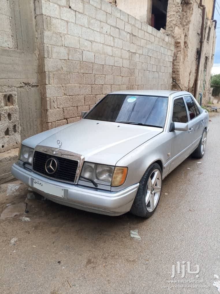 مرسيدس فرخ شبح 320/320 1985 تسجيل 1996 مرسيدس فرخ شبح 320/320 1985 تسجيل 1996 - مرسيدس - 1985 - محافظة دمشق - صورة 2 من 5