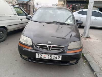 للبيع دايو كالوس  كرتها 2002  ميتور 1400 خاليه برا جوا عدا ثلث قطع بخ نظافه  غيار عادي  - محافظة دمشق