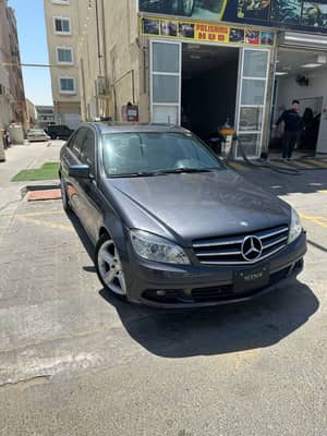 MercedeS C300 خالية برا جوا  عدا ٣ قطع بويا  أكمل وصف - محافظة دمشق