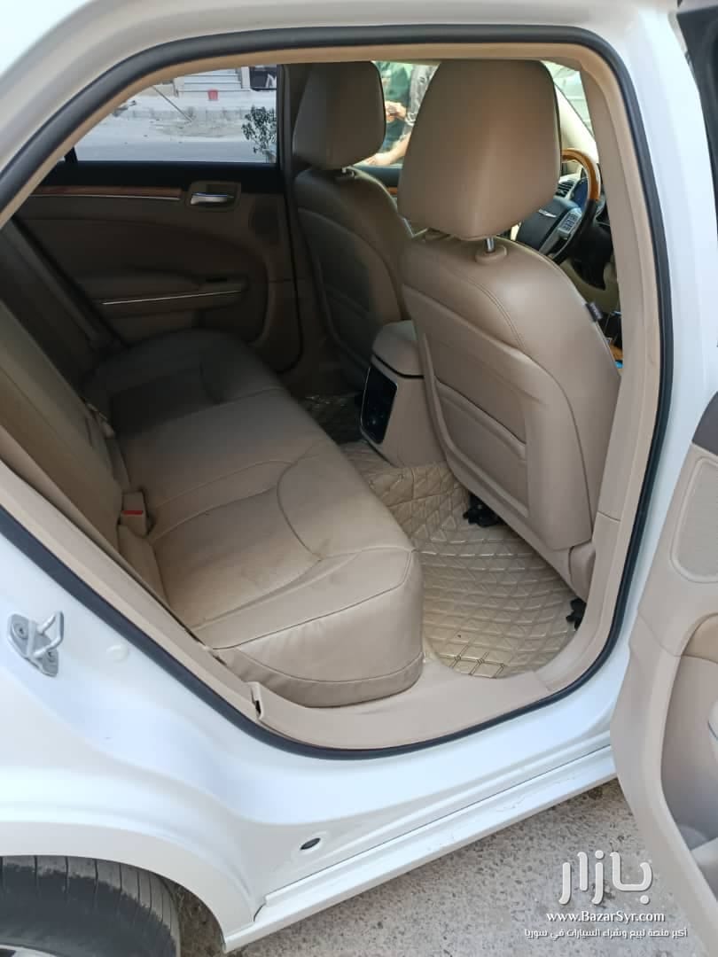 كرايسلر 300c محرك هيمي 8سلندر قطرية موديل 2012 خالية كرايسلر 300c محرك هيمي 8سلندر قطرية موديل 2012 خالية - كريسلر - 2012 - محافظة دمشق - صورة 6 من 10
