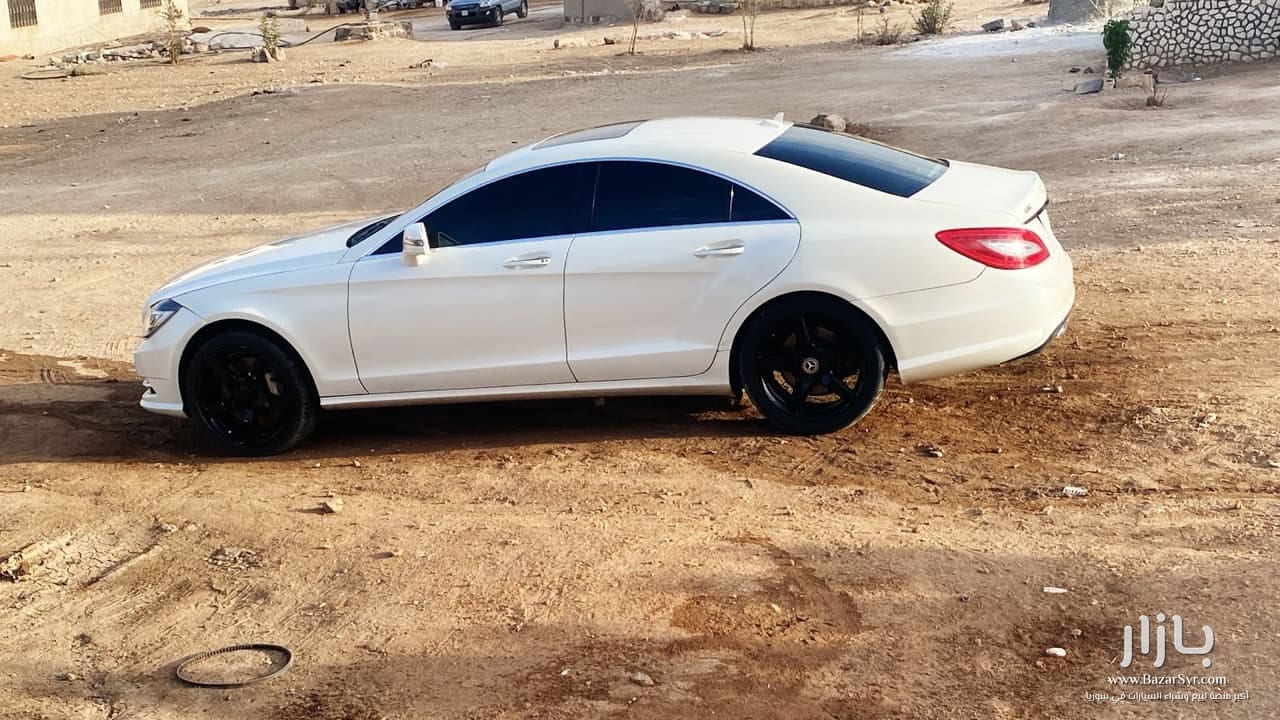 رسيدس CLS 500 موديل 2014 – فل كامل للبيع  🔹 الموديل: Mercedes-Benz CLS 500 🔹 سنة الصنع: 2014 🔹 المسافة المقطوعة: 195,000 كم 🔹 الوارد: خليجي 🔹 الأوراق: نظامية / السيارة على الورق  ⚙️ المواصفات: 	•	فل كامل مواصفات 	•	كراسي جلد كهرباء 	•	ذاكرة كراسي كهرباء 	•	لون داخلي أحمر 	•	إضاءة LED 	•	فتحة سقف 	•	حساسات أمامية وخلفية 	•	محرك V8 	•	قير أوتوماتيك 7 سرعات 	•	أنظمة قيادة E – M – S 	•	سيارة قوية وأداء عالي (سيارة خارقة)  📍 السيارة جاهزة للفحص 💵 السعر: عند التواصل  📞 للتواصل: 96007729 📱 اتصال أو واتساب 📍 نداء قبرص - مرسيدس - 2014 - محافظة إدلب - صورة 3 من 9