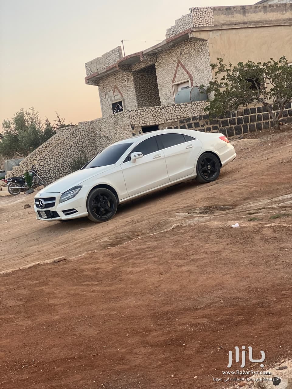 رسيدس CLS 500 موديل 2014 – فل كامل للبيع  🔹 الموديل: Mercedes-Benz CLS 500 🔹 سنة الصنع: 2014 🔹 المسافة المقطوعة: 195,000 كم 🔹 الوارد: خليجي 🔹 الأوراق: نظامية / السيارة على الورق  ⚙️ المواصفات: 	•	فل كامل مواصفات 	•	كراسي جلد كهرباء 	•	ذاكرة كراسي كهرباء 	•	لون داخلي أحمر 	•	إضاءة LED 	•	فتحة سقف 	•	حساسات أمامية وخلفية 	•	محرك V8 	•	قير أوتوماتيك 7 سرعات 	•	أنظمة قيادة E – M – S 	•	سيارة قوية وأداء عالي (سيارة خارقة)  📍 السيارة جاهزة للفحص 💵 السعر: عند التواصل  📞 للتواصل: 96007729 📱 اتصال أو واتساب 📍 نداء قبرص - مرسيدس - 2014 - محافظة إدلب - صورة 4 من 9